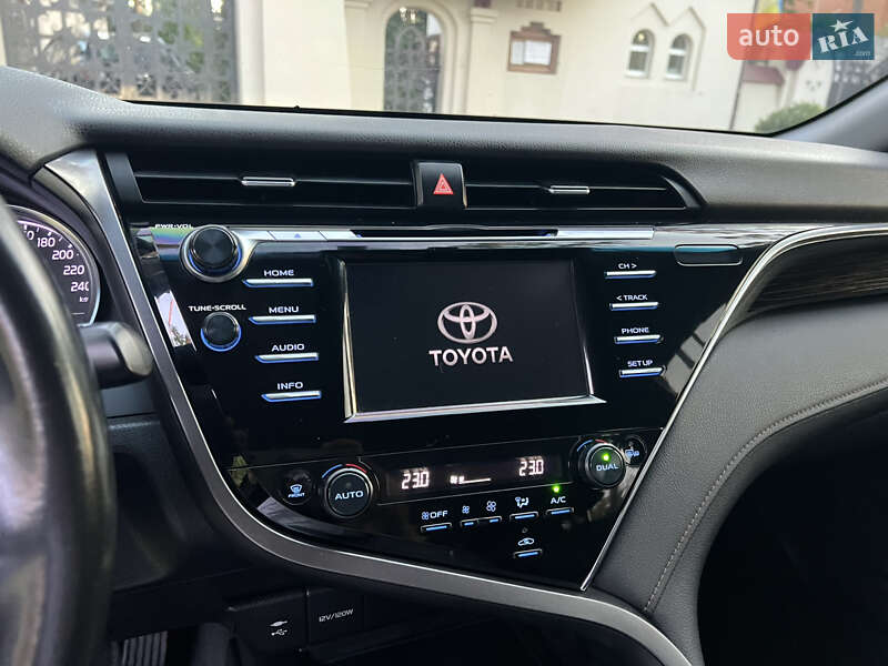 Седан Toyota Camry 2017 в Києві
