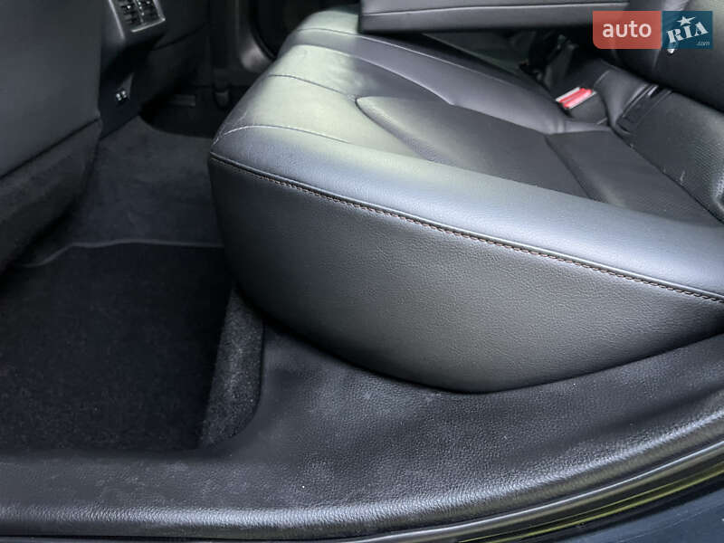 Седан Toyota Camry 2017 в Києві