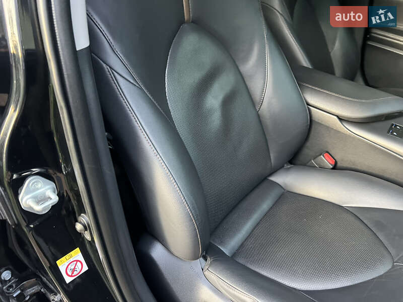 Седан Toyota Camry 2017 в Києві
