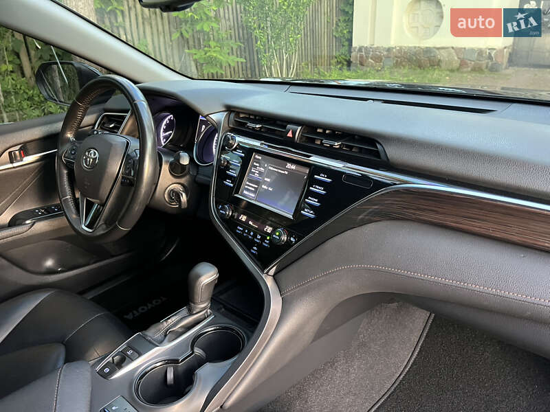 Седан Toyota Camry 2017 в Києві