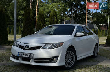 Седан Toyota Camry 2012 в Харькове