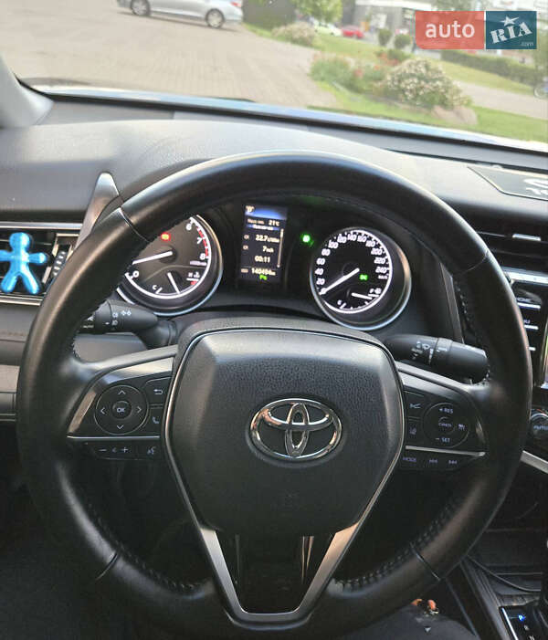 Седан Toyota Camry 2019 в Києві