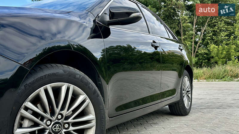 Седан Toyota Camry 2014 в Полтаве