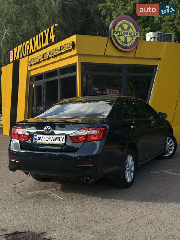Седан Toyota Camry 2012 в Киеве