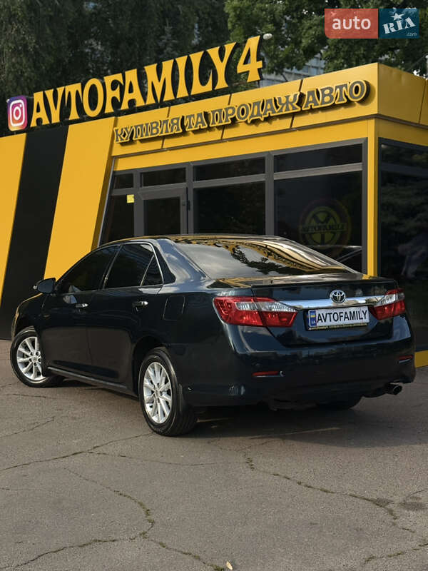 Седан Toyota Camry 2012 в Киеве