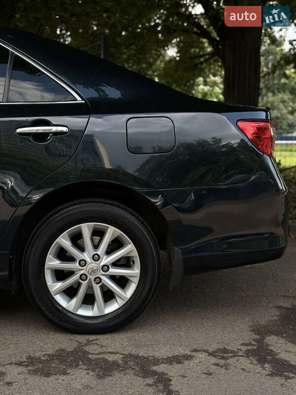 Седан Toyota Camry 2012 в Киеве
