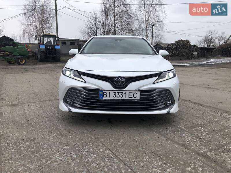 Седан Toyota Camry 2020 в Решетилівці
