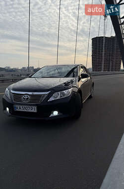 Седан Toyota Camry 2012 в Киеве