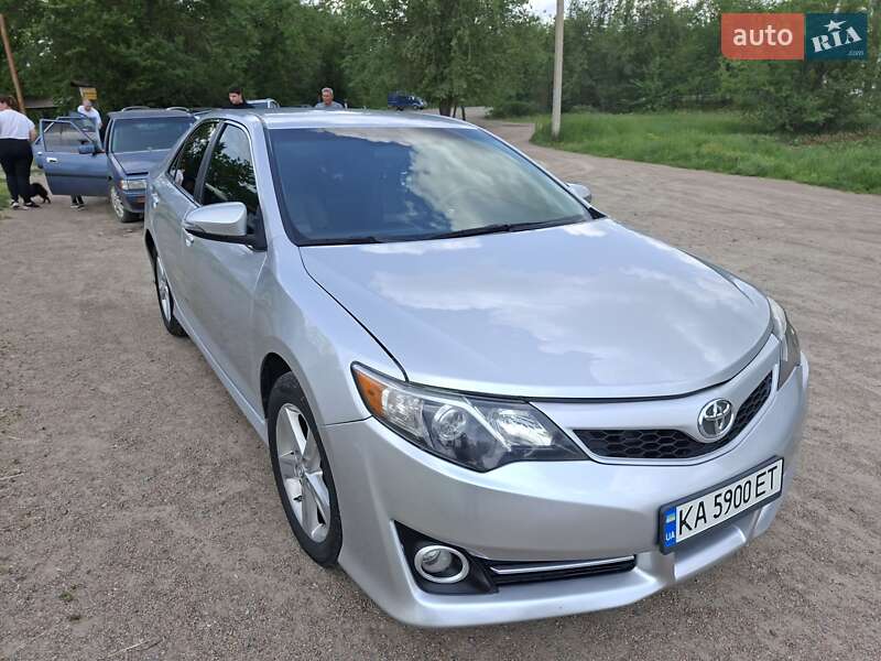 Седан Toyota Camry 2014 в Первомайську