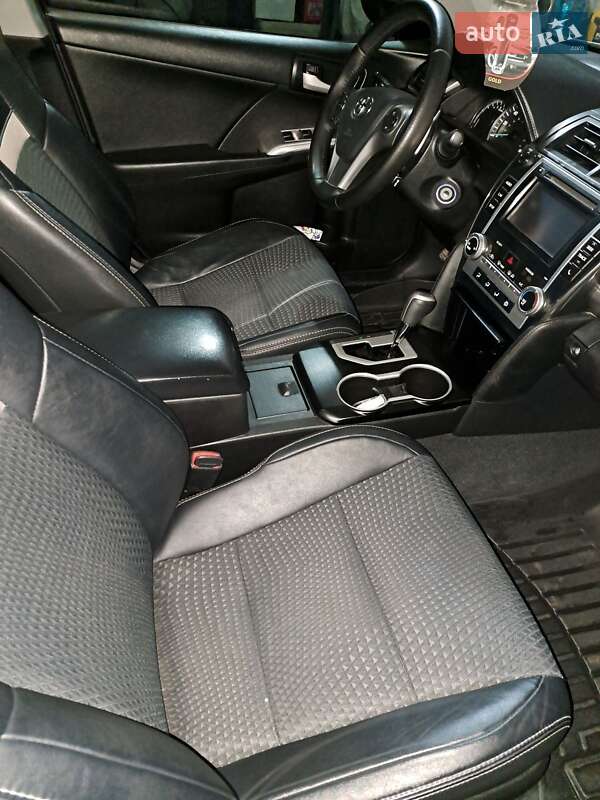 Седан Toyota Camry 2014 в Первомайську