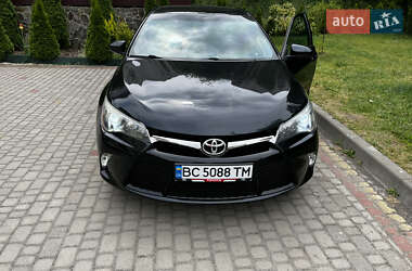 Седан Toyota Camry 2015 в Львові
