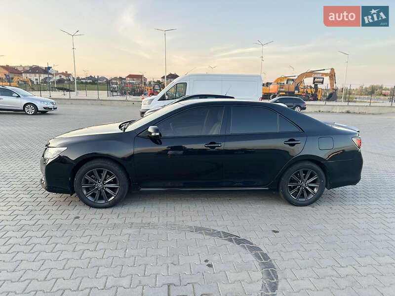 Седан Toyota Camry 2012 в Чернівцях