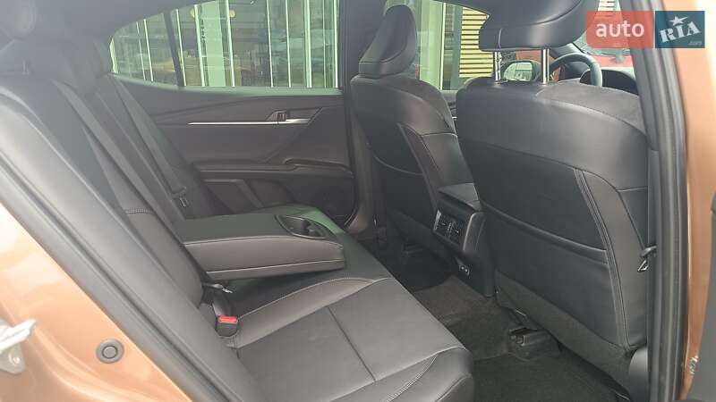 Седан Toyota Camry 2024 в Киеве