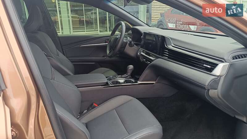 Седан Toyota Camry 2024 в Киеве