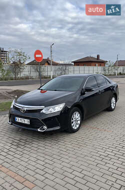 Седан Toyota Camry 2016 в Киеве