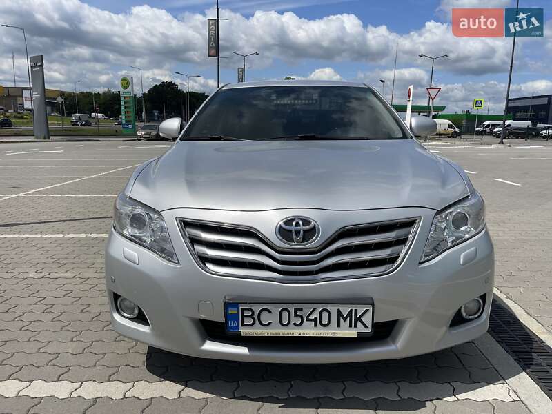 Седан Toyota Camry 2009 в Львові