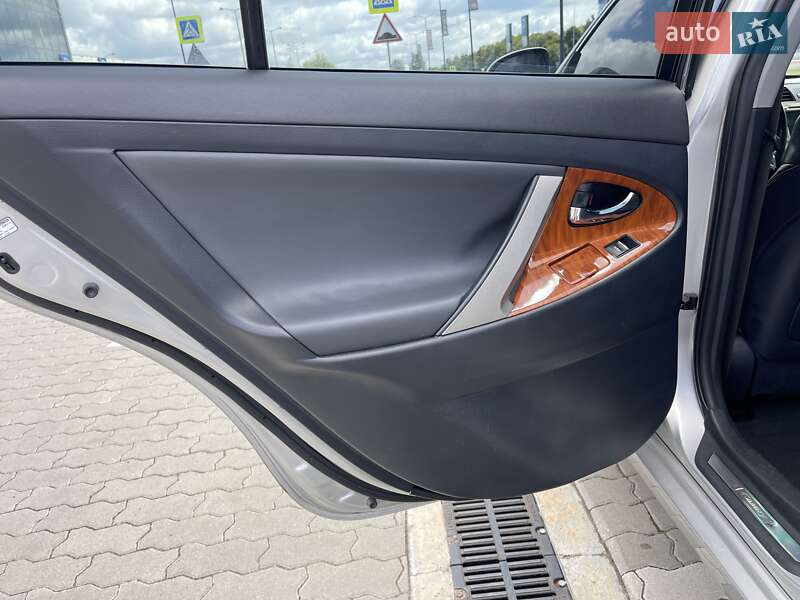 Седан Toyota Camry 2009 в Львові