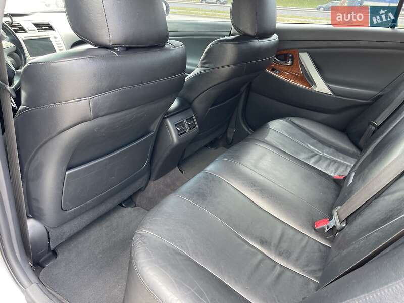 Седан Toyota Camry 2009 в Львові