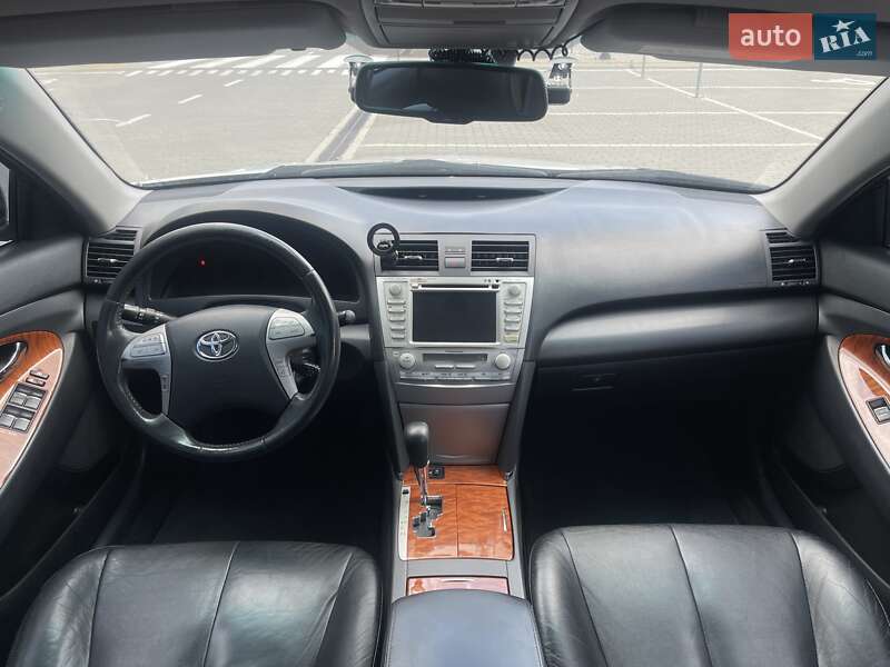 Седан Toyota Camry 2009 в Львові