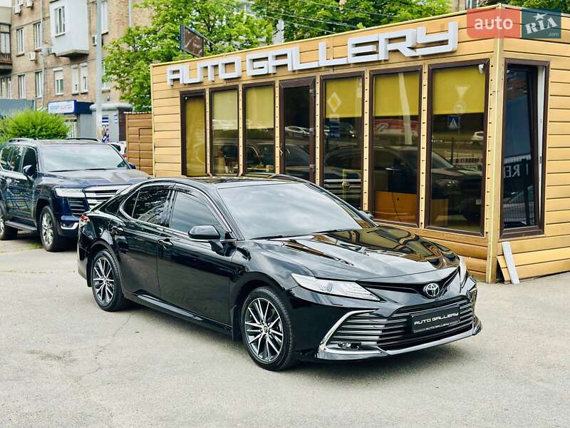 Toyota Camry 2021