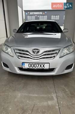 Седан Toyota Camry 2010 в Шевченково