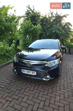 Седан Toyota Camry 2015 в Хмельницком