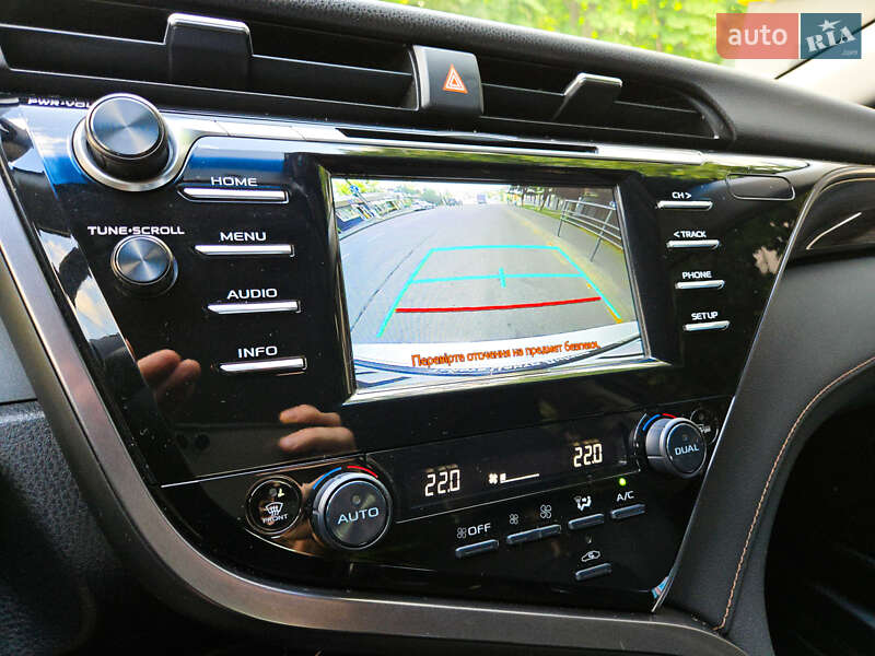 Седан Toyota Camry 2019 в Виннице