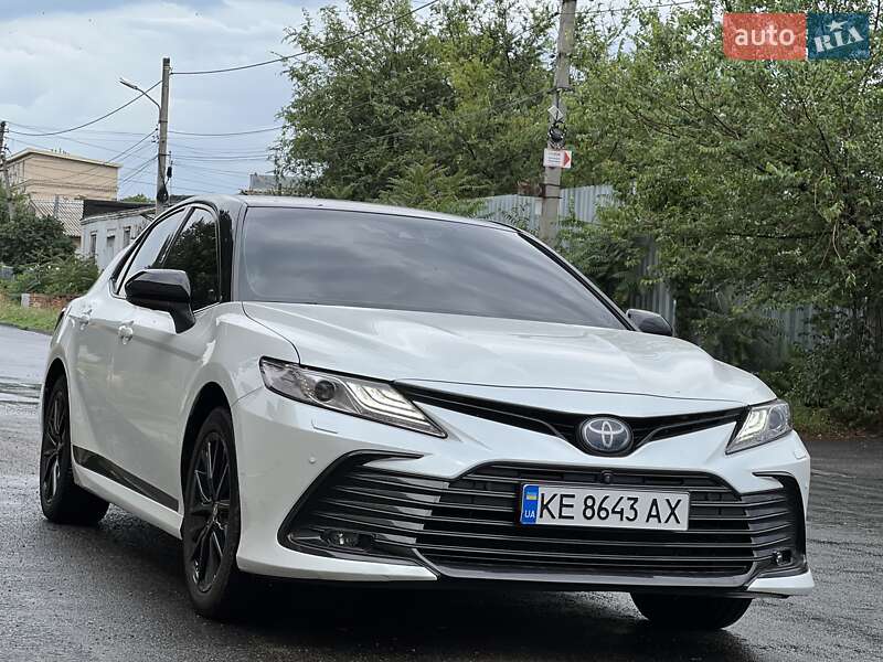 Toyota Camry 2021