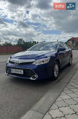 Седан Toyota Camry 2016 в Луцке