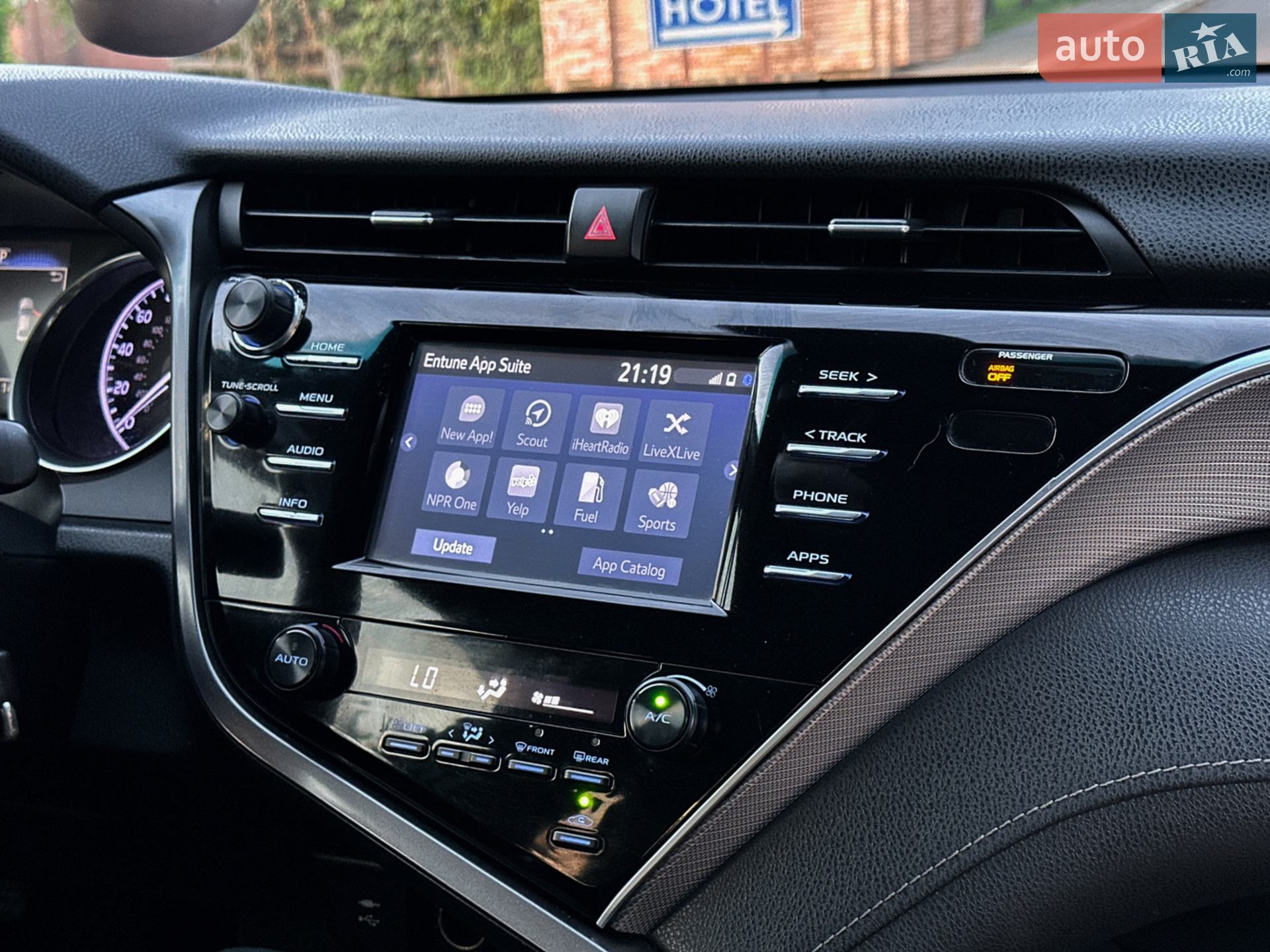 2018 Toyota Camry - мініатюра 13