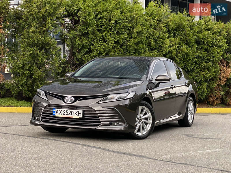 Toyota Camry 2021