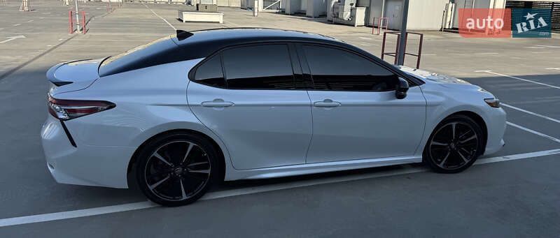 Седан Toyota Camry 2019 в Киеве