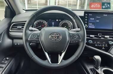 Седан Toyota Camry 2023 в 
