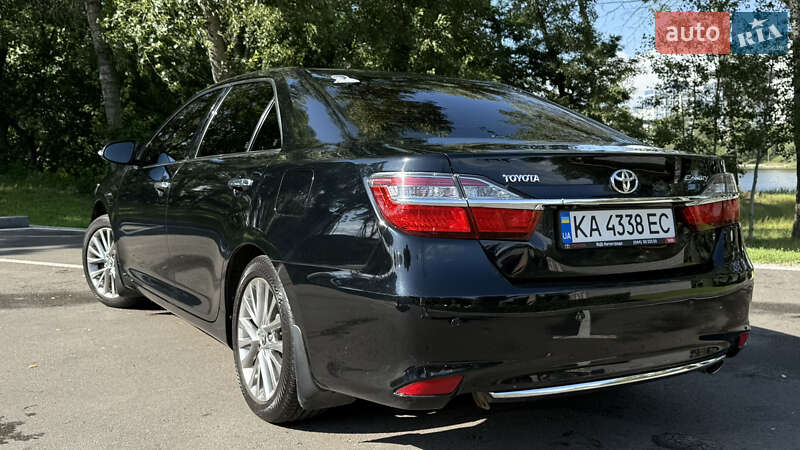 Седан Toyota Camry 2017 в Києві