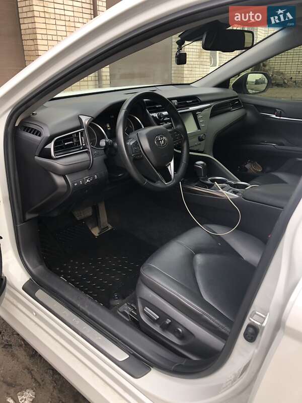 Седан Toyota Camry 2020 в Решетилівці