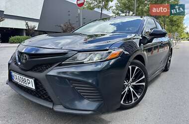 Седан Toyota Camry 2018 в Киеве