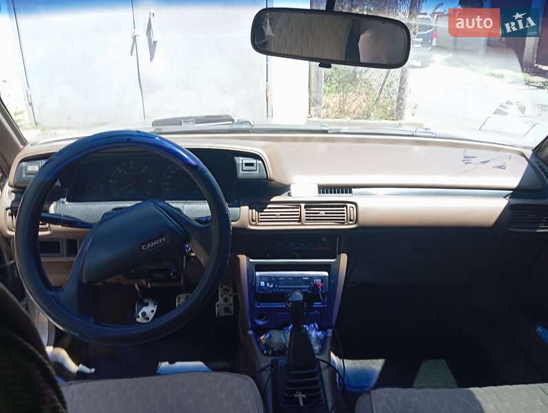 Седан Toyota Camry 1987 в Черновцах