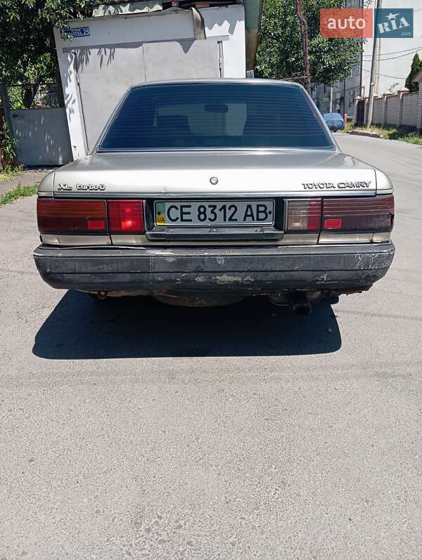 Седан Toyota Camry 1987 в Черновцах