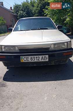 Седан Toyota Camry 1987 в Чернівцях