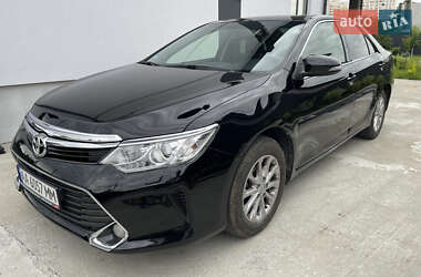 Седан Toyota Camry 2017 в Києві