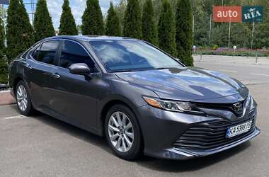 Седан Toyota Camry 2019 в Киеве