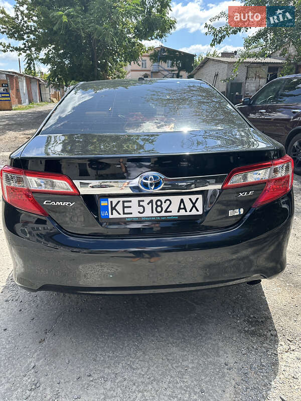Седан Toyota Camry 2014 в Дніпрі
