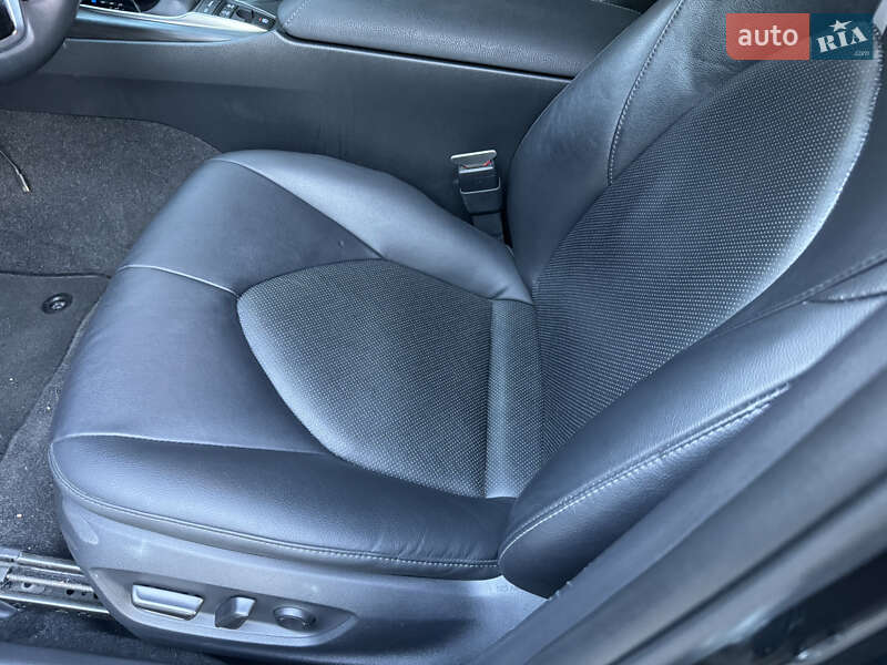 Седан Toyota Camry 2021 в Києві