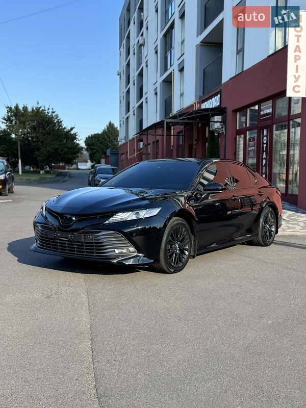 Седан Toyota Camry 2019 в Києві