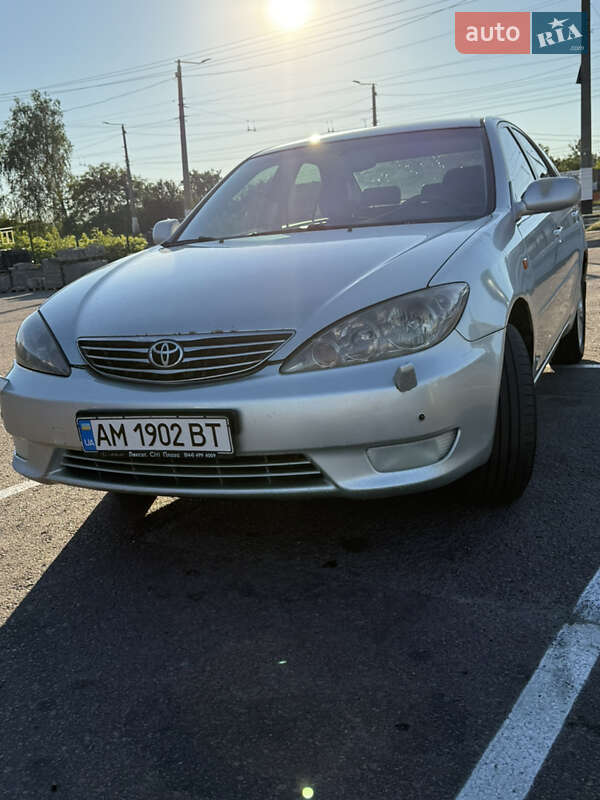 Седан Toyota Camry 2005 в Житомире