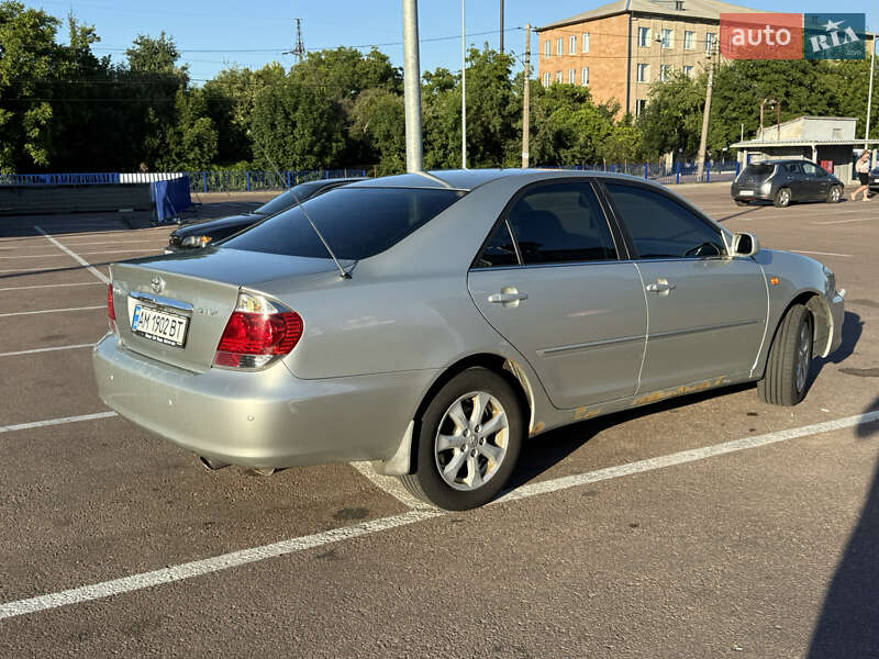 Седан Toyota Camry 2005 в Житомире
