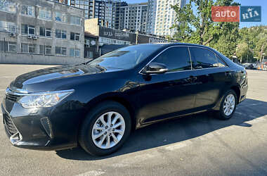 Седан Toyota Camry 2017 в Киеве