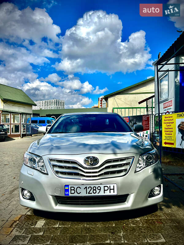 Седан Toyota Camry 2008 в Львове