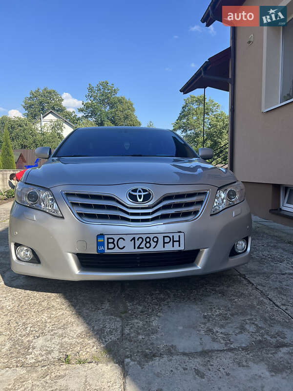 Седан Toyota Camry 2008 в Львове