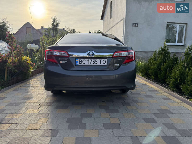 Седан Toyota Camry 2012 в Львові